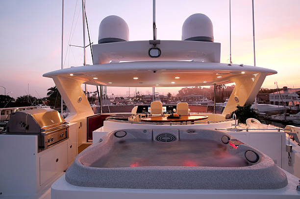 Interior lujoso del yate
